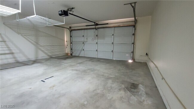 Building Photo - 9184 Long Island St