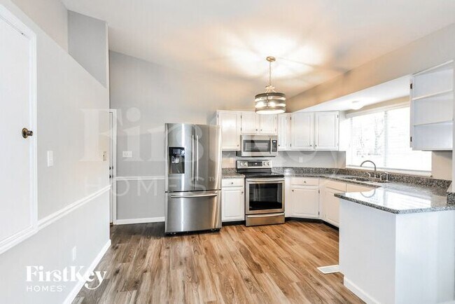 Building Photo - 16609 Green Pines Dr