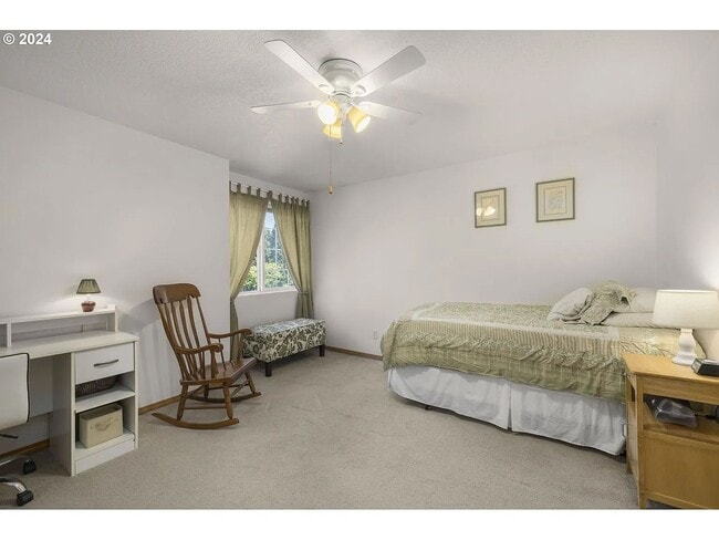 Building Photo - Stunning 4 Bedroom Home in Bethany!