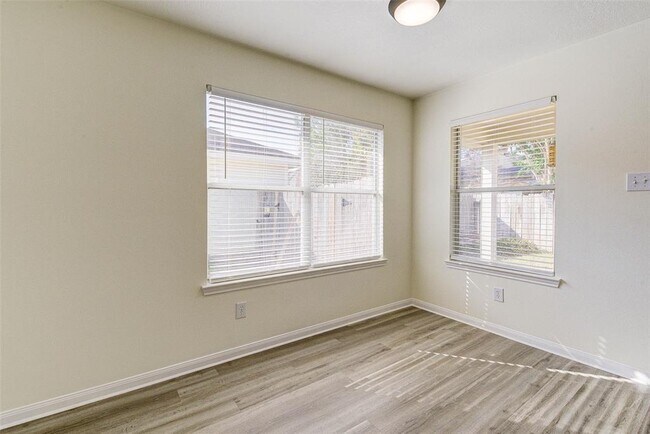Building Photo - 25211 Clover Ranch Dr