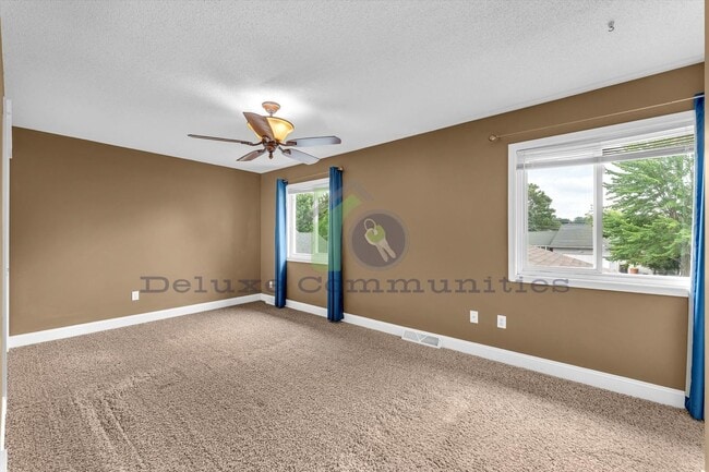 Building Photo - Beautiful Spacious 4 Bedroom Kentwood Home