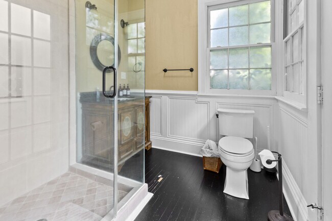 Building Photo - 305 NE 4 St