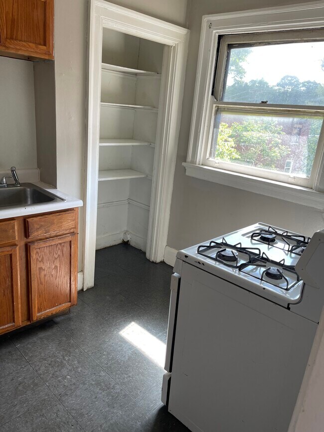 Building Photo - 5 E Mitchell Ave