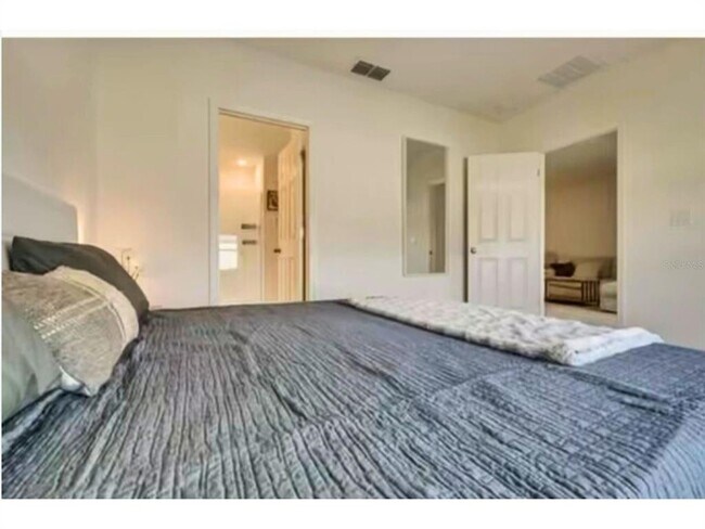 Building Photo - 6952 Church Lk St