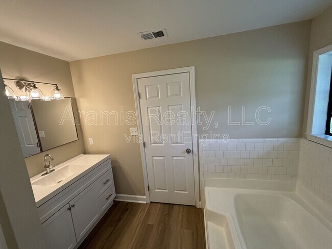 Building Photo - 3086 Drexel Ln