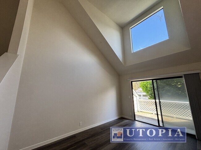 Building Photo - Newly Remodeled 2 Bed 1 Bath Unit Right Near Cabrillo College