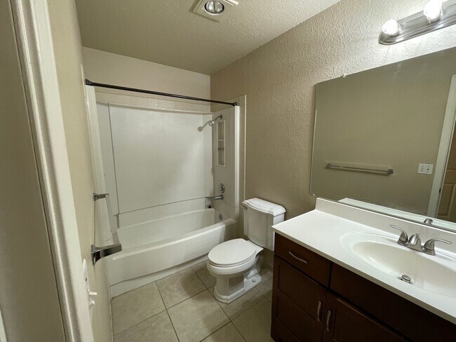 Building Photo - 2 Bedroom and 1 Bathroom South Reno Condo