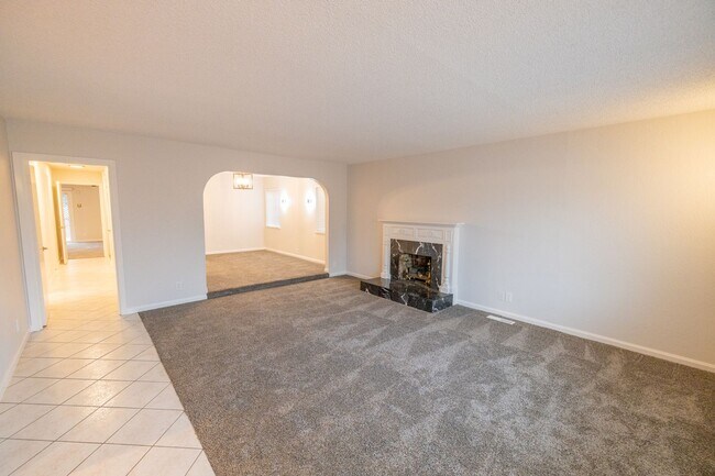 Building Photo - Large updated home in San Mateo Village!