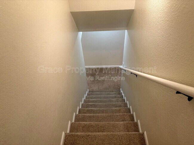 Building Photo - 3183 Vaughn St