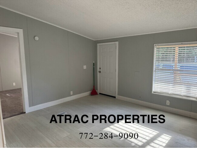 Building Photo - 608 NE Diana Terrace