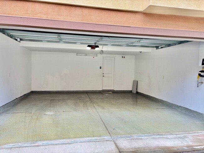 Building Photo - 16408 Valencia Ave