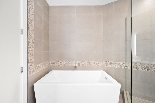 Building Photo - 6th Floor 1BD, 1.5BA Condo at the Lakehouse off Sloan's Lake