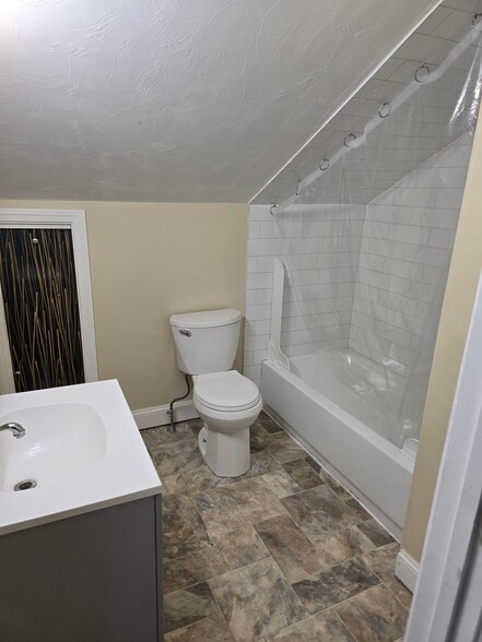 Building Photo - 27 Shelby St