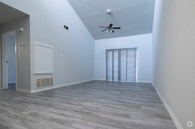 1BR/1BA 521 SF - Living Room (Unit 1) - ROOKWOOD GOLF APARTMENTS
