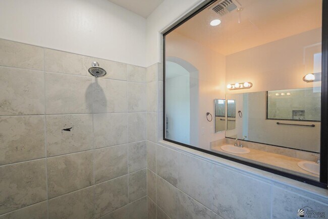 Building Photo - 3457 W 39th Ln