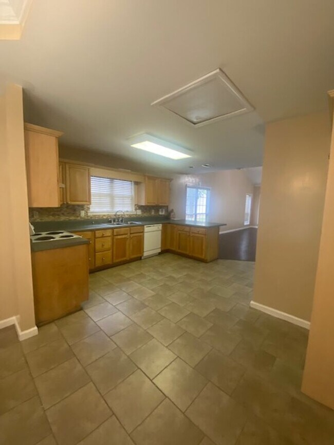 Building Photo - 114 Hidden Creek Cove
