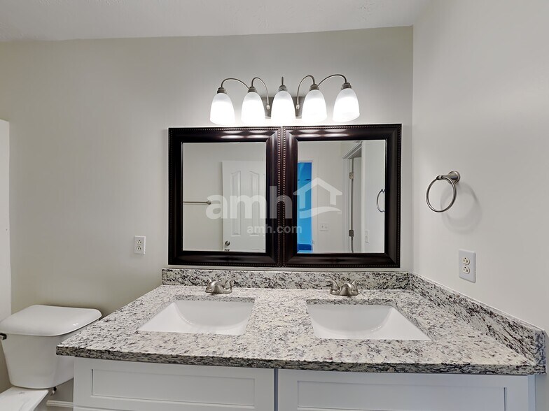 Building Photo - 1289 Dalmally Dr