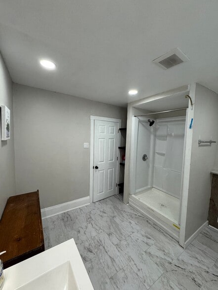 Building Photo - 2422 Brown St