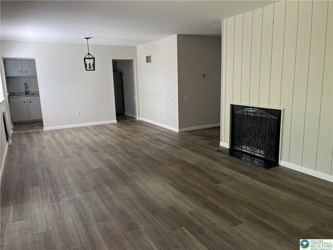 Building Photo - 328 Carver Dr