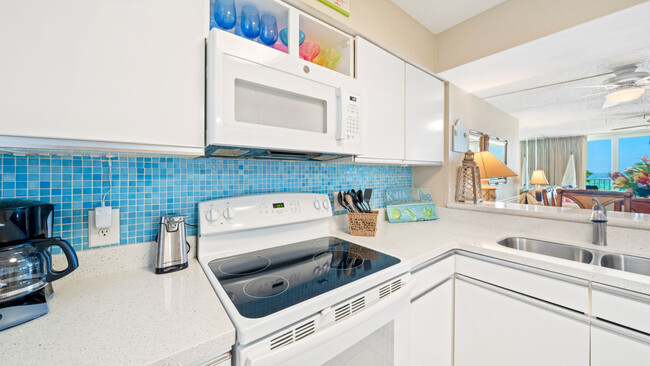 Building Photo - 7205 Thomas Dr