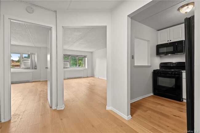 Primary Photo - 470 Halstead Ave