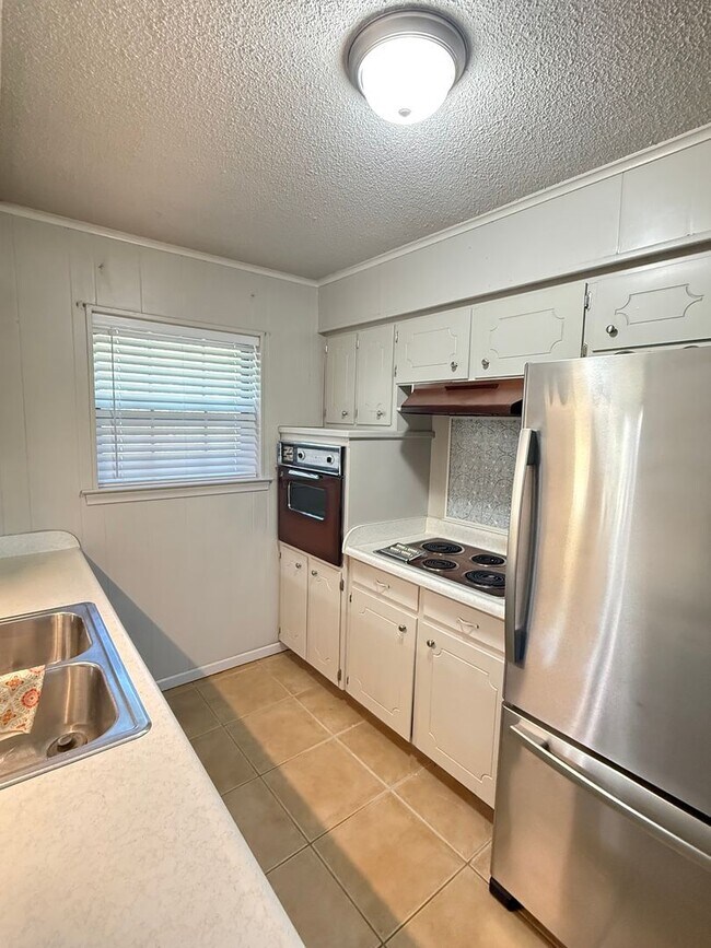 Building Photo - Classic Celina Charm with Vintage Comfort - Spacious 3-Bedroom Home with Large Yard and Covered P...