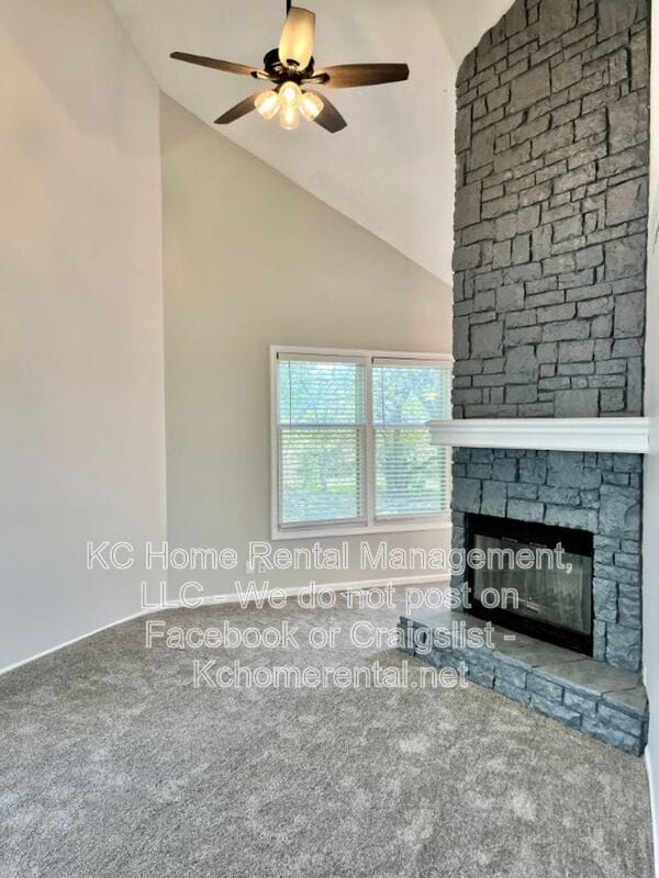 Building Photo - 1109 E Sleepy Hollow Dr