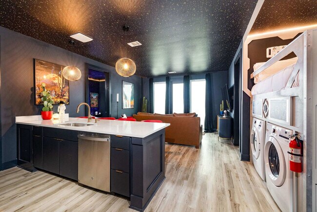 Building Photo - 245 Hermitage Ave