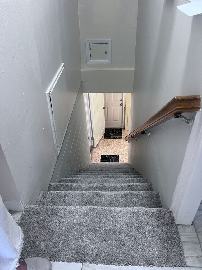Building Photo - 4BD/2BA on the Island!
