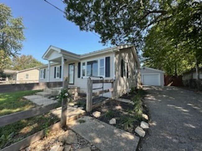 Building Photo - COMING SOON! Renovated 3 BR, 2 Bath House!...