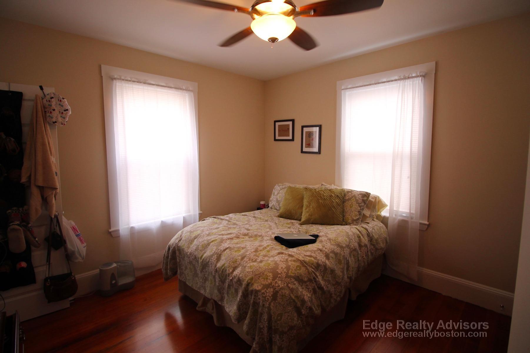 Building Photo - 33 Montcalm Ave