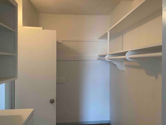 Walk in Closet - 1640 N Hobart Blvd