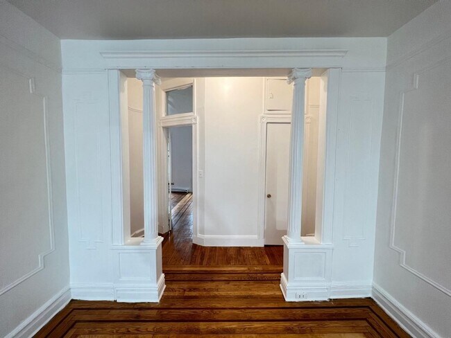 Building Photo - 314 York St