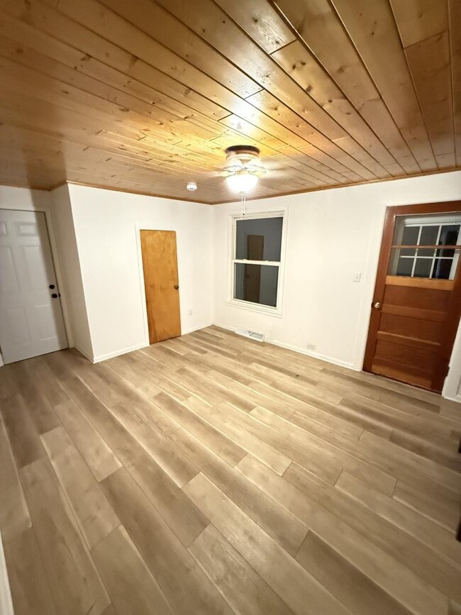 Building Photo - 208 Bird St