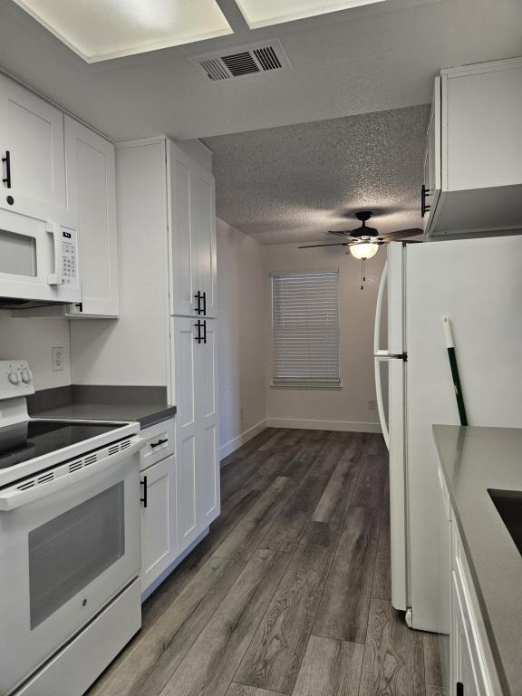 Building Photo - 426 Cherry Ln