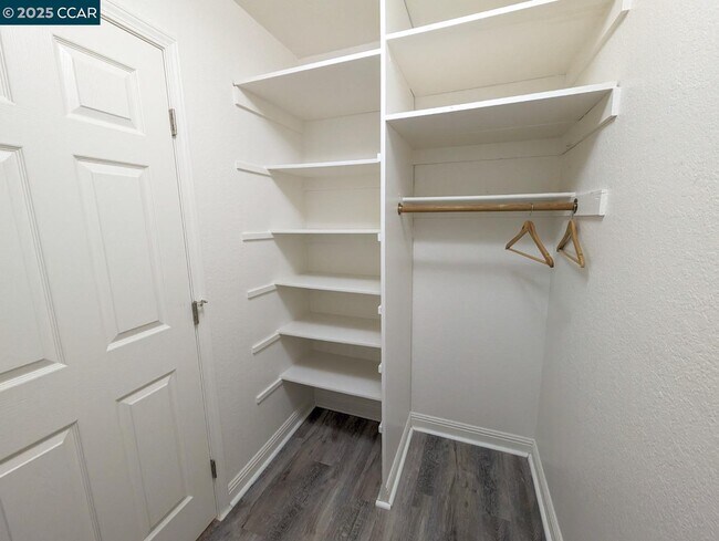 Building Photo - 205 Compton Cir