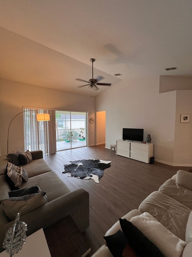 Building Photo - Now available! Ready-to-move-in condo in Sanford!