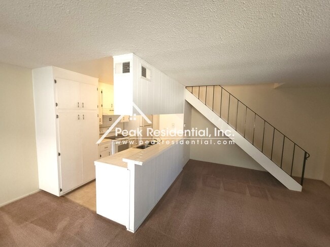 Building Photo - Spacious Rosemont Area 2bd/1ba Condo - Great Price!