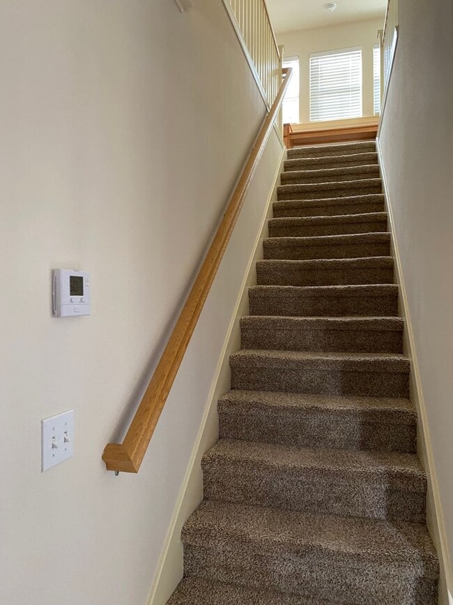 Building Photo - Townhouse in the Villages at Shasta View G...