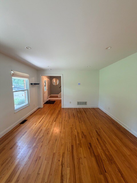Building Photo - 238 Pond Dr