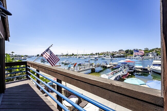 Building Photo - Fully Furnished Island Life Waterfront Ret...