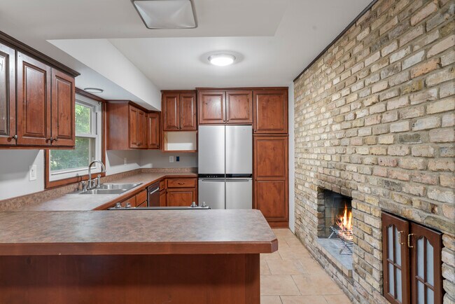 Building Photo - 1437 Wisconsin Ave N