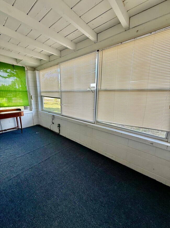 Building Photo - Annual Rental in Jensen Beach