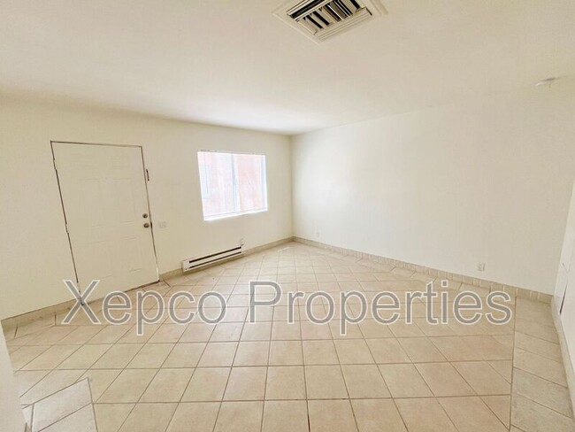 Building Photo - 555 E Cottonwood Rd