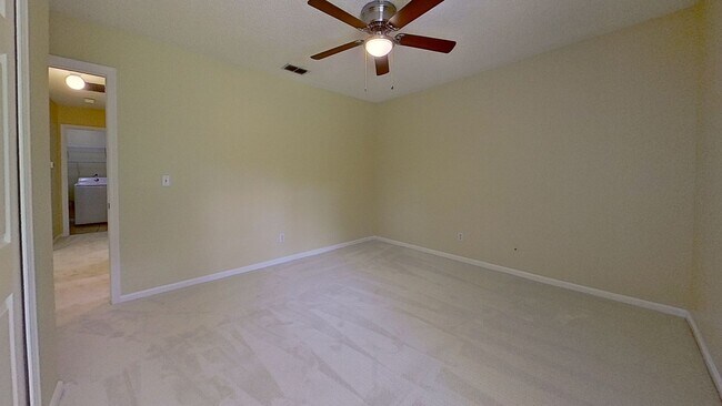 Building Photo - Welcome home - Charming 3 Bedroom in Hatton Chase!