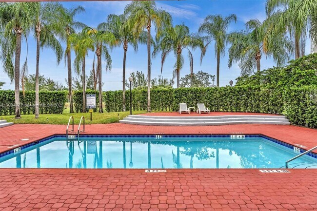 Building Photo - 2850 N Oakland Forest Dr