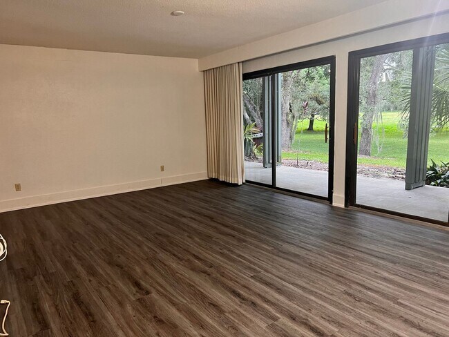 Building Photo - 602 Olde Camelot Cir