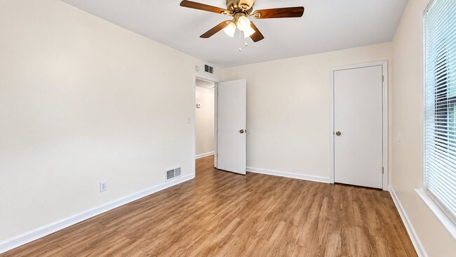 Building Photo - 573 Evergreen Terrace