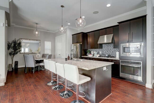 Building Photo - 1206 Cushing St