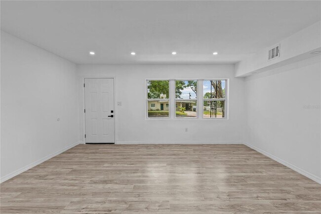 Building Photo - 1435 Eden Dr